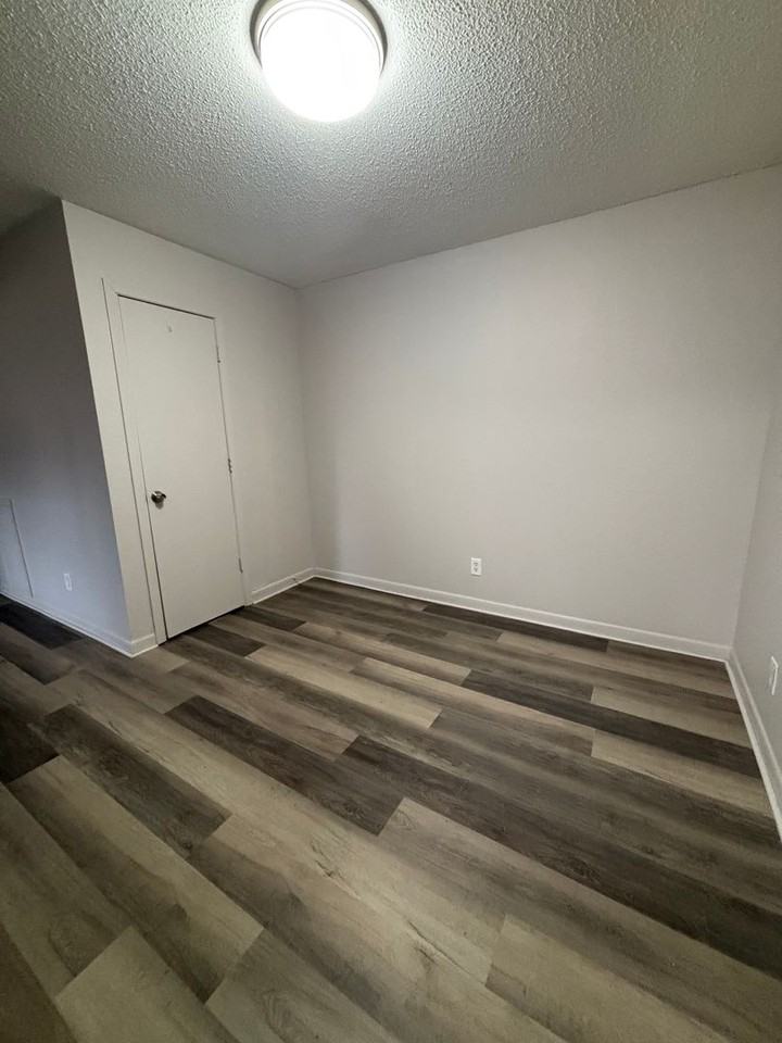Cedar Crest Apartments - Photo 3 of 4