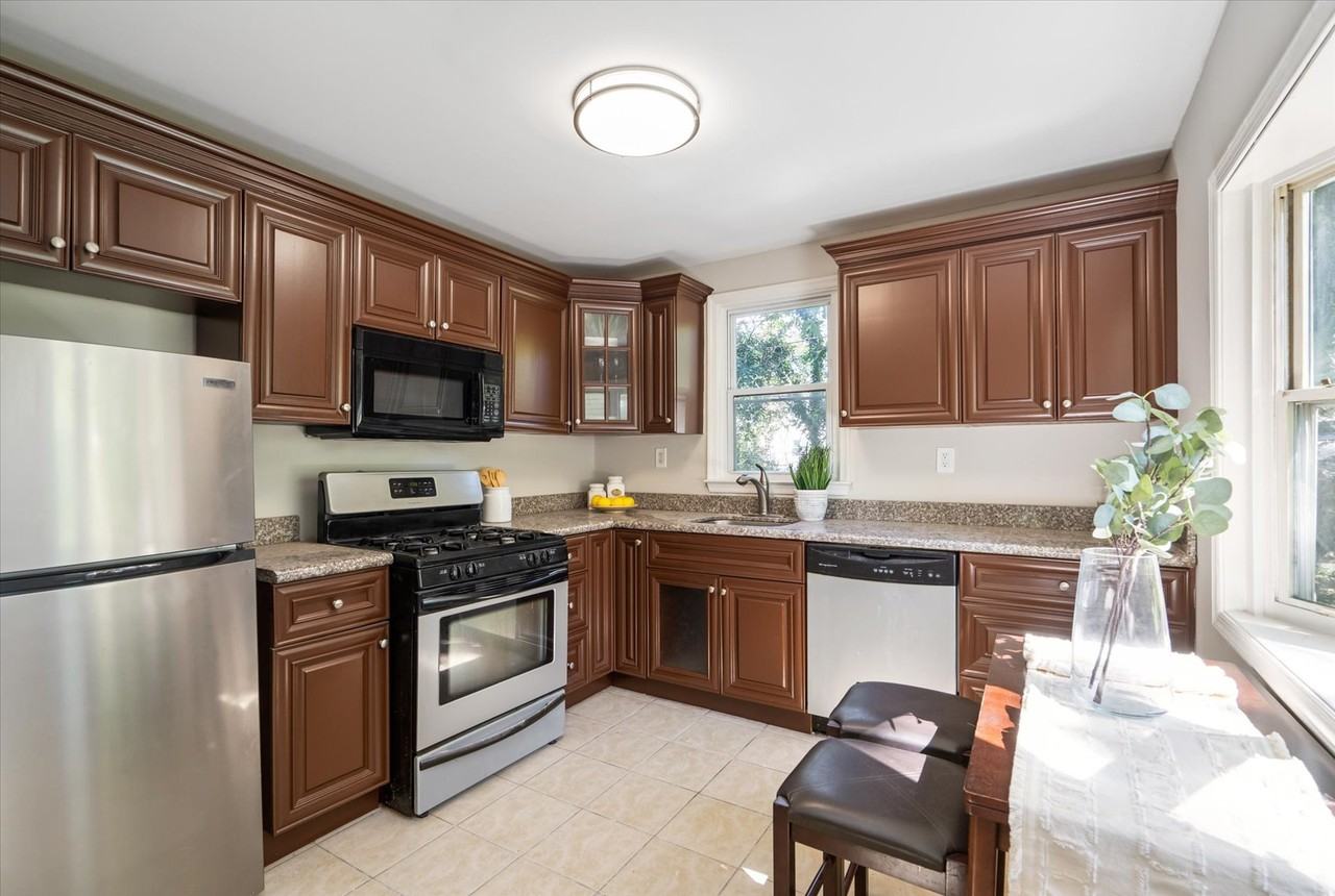 2811 Silver Hill Avenue - Photo 2 of 7