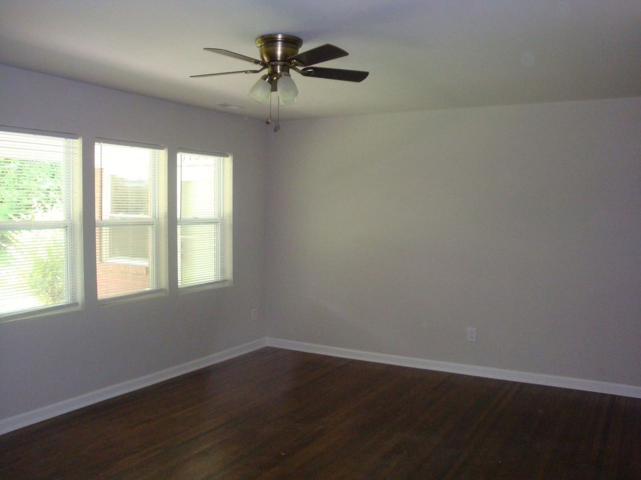 3134 Creighton Dr - Photo 2 of 23