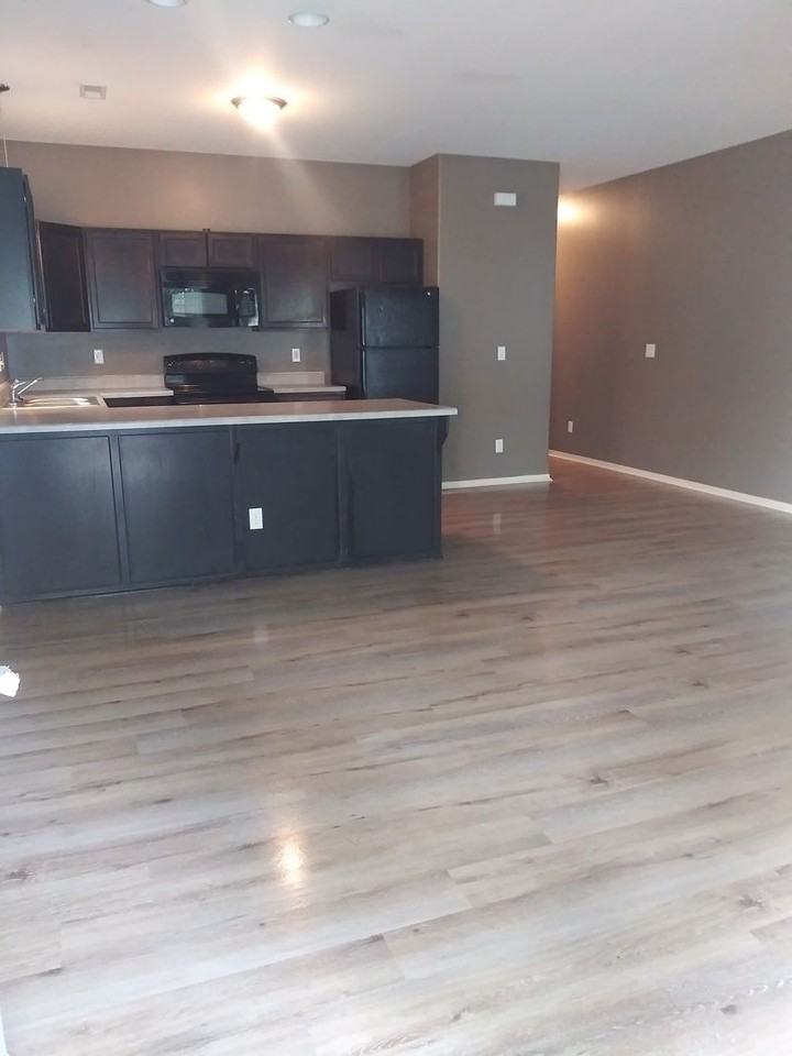 1547 N Burns St - Photo 2 of 12