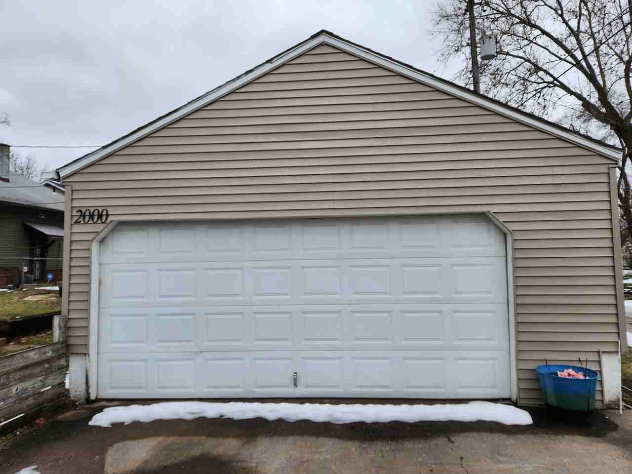 2000 11th St - Photo 3 of 21