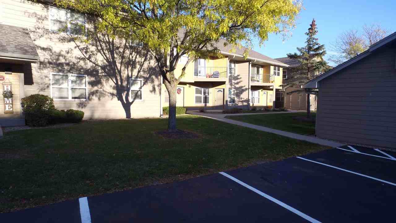The Seasons Apartments - Photo 3 of 5