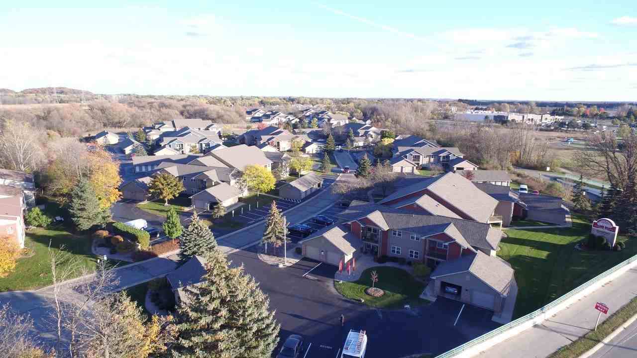 The Seasons Apartments - Photo 4 of 5