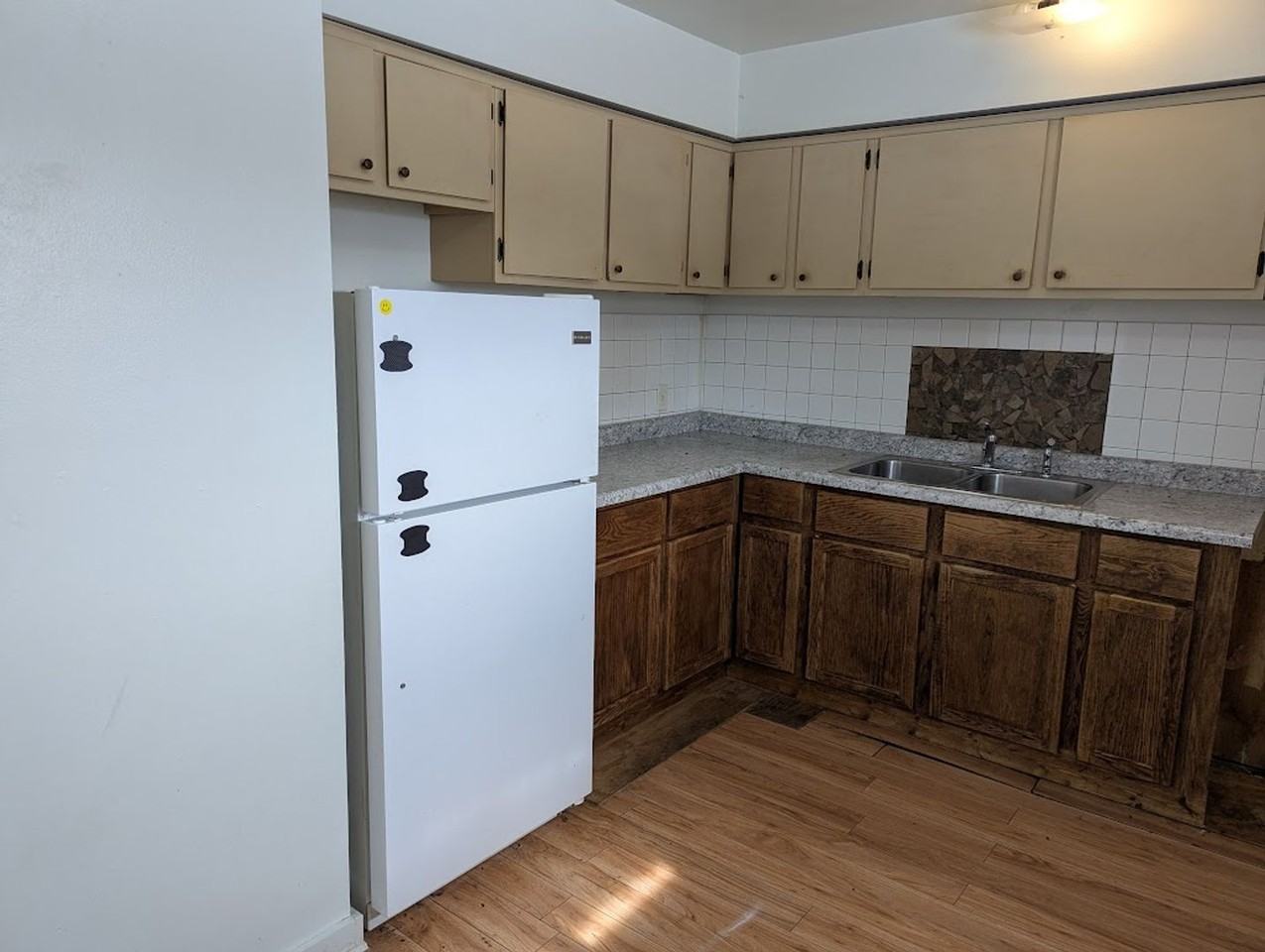 875 Daggett Dr - Photo 3 of 11