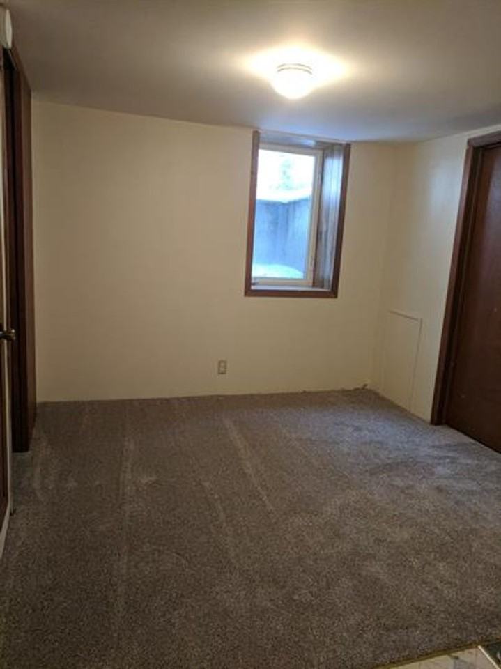 906 Irvine Ave Nw - Photo 4 of 7