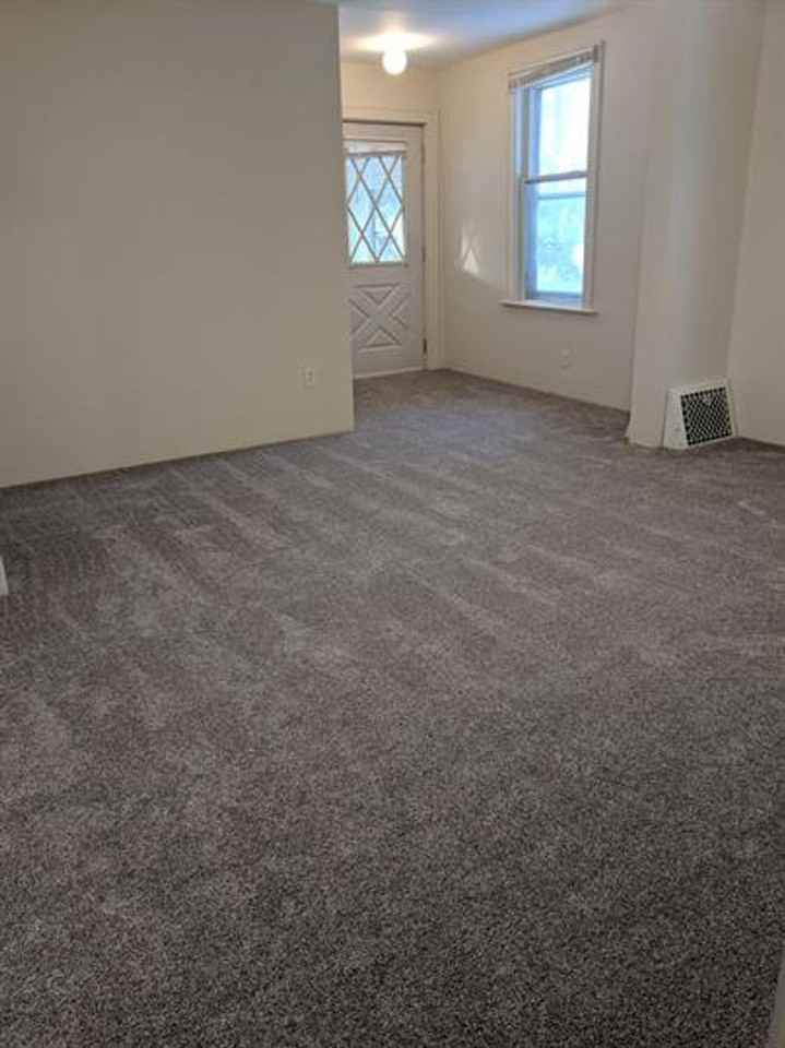 906 Irvine Ave Nw - Photo 5 of 7