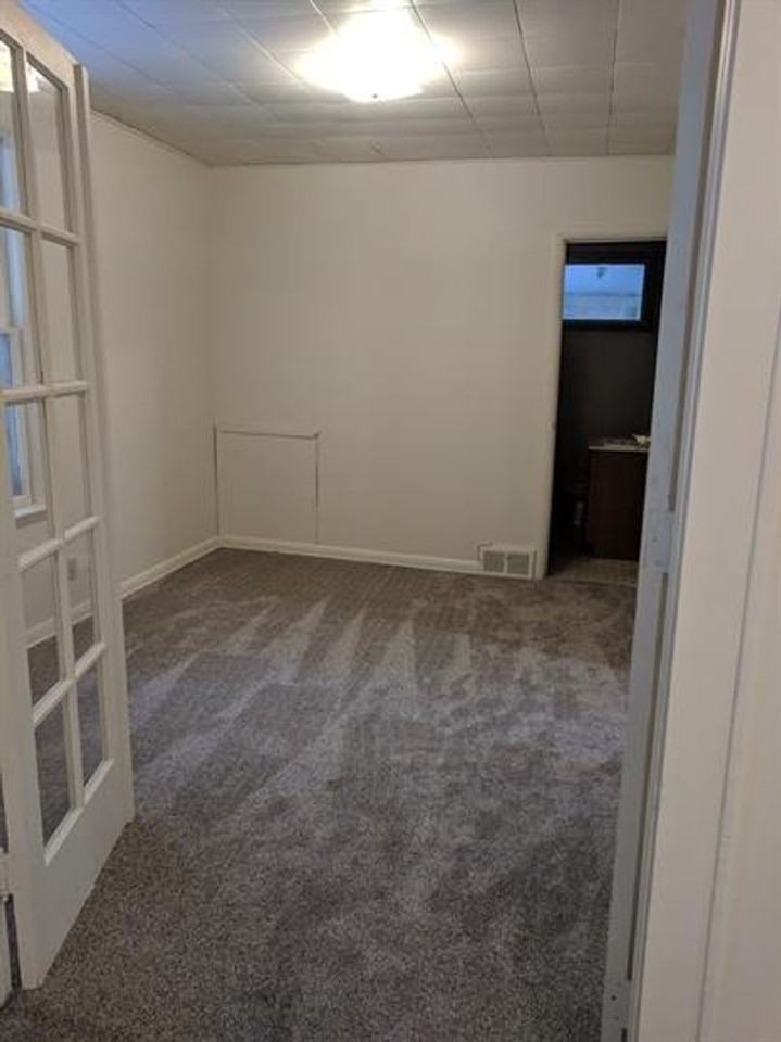 906 Irvine Ave Nw - Photo 6 of 7