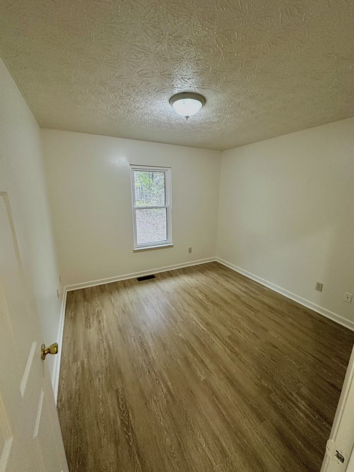 841 Sylvia Ln #NA - Photo 6 of 13