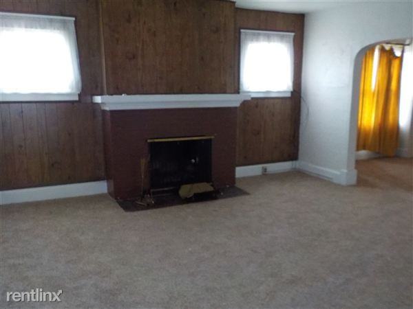 842 E 9th St - Photo 2 of 14