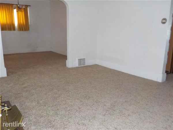 842 E 9th St - Photo 3 of 14