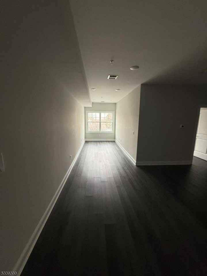 941 Main St #2D - Photo 3 of 9