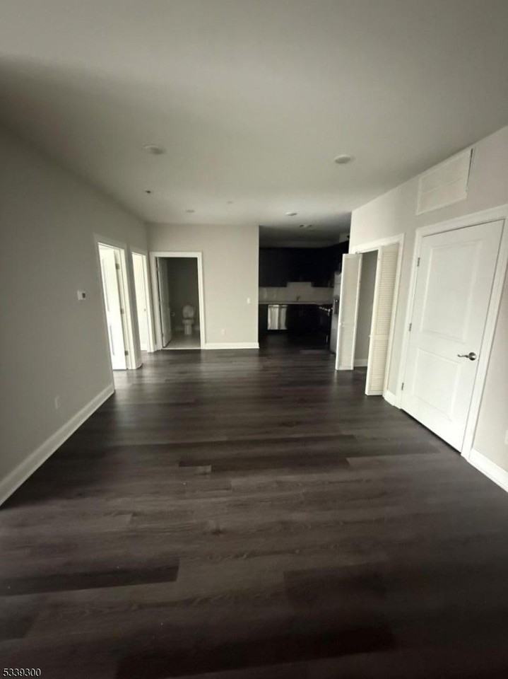 941 Main St #2D - Photo 4 of 9