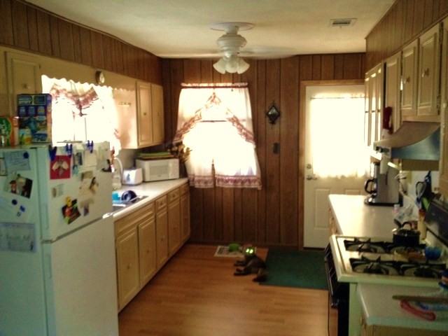 209 8th Ave - Photo 3 of 6
