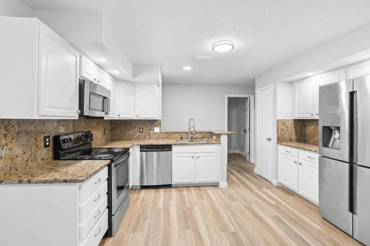 Boulder Woods Cir - Photo 6 of 15