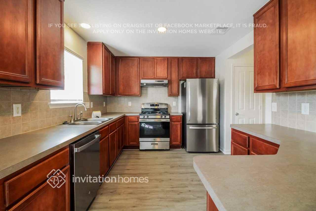 7803 Cypress Edge Drive - Photo 7 of 15