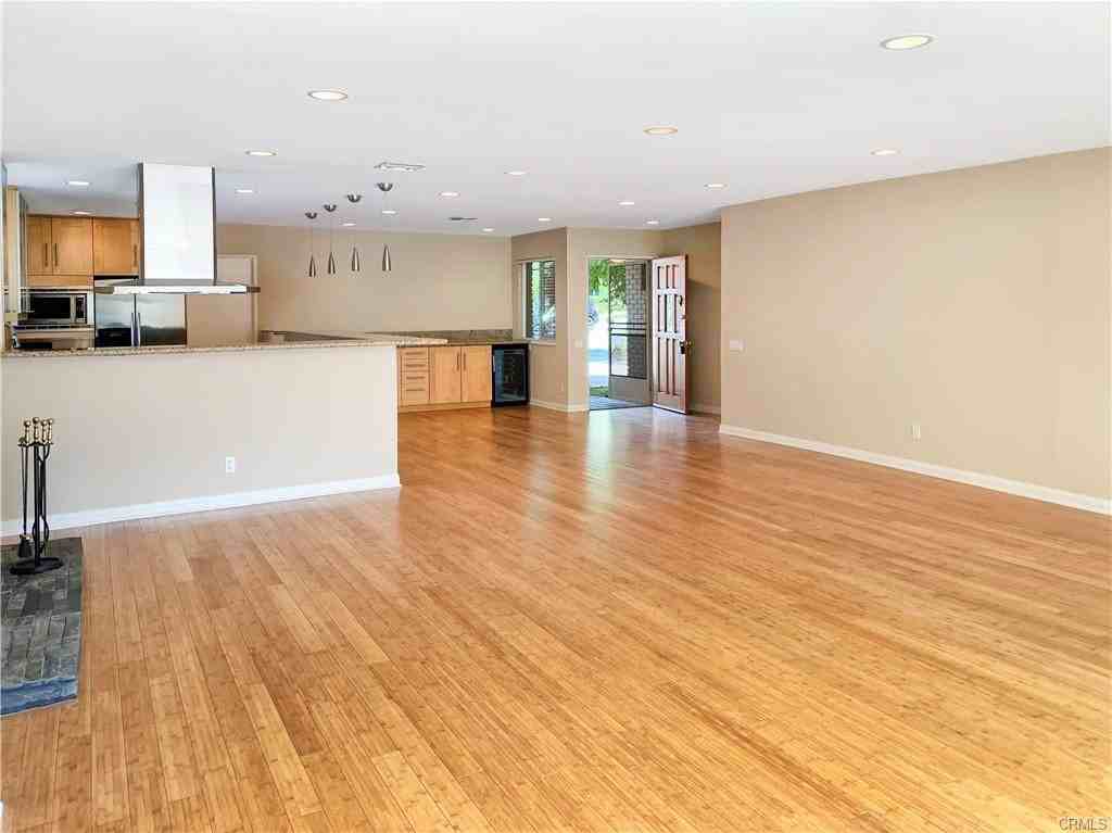 26226 Hatmor Dr - Photo 2 of 5