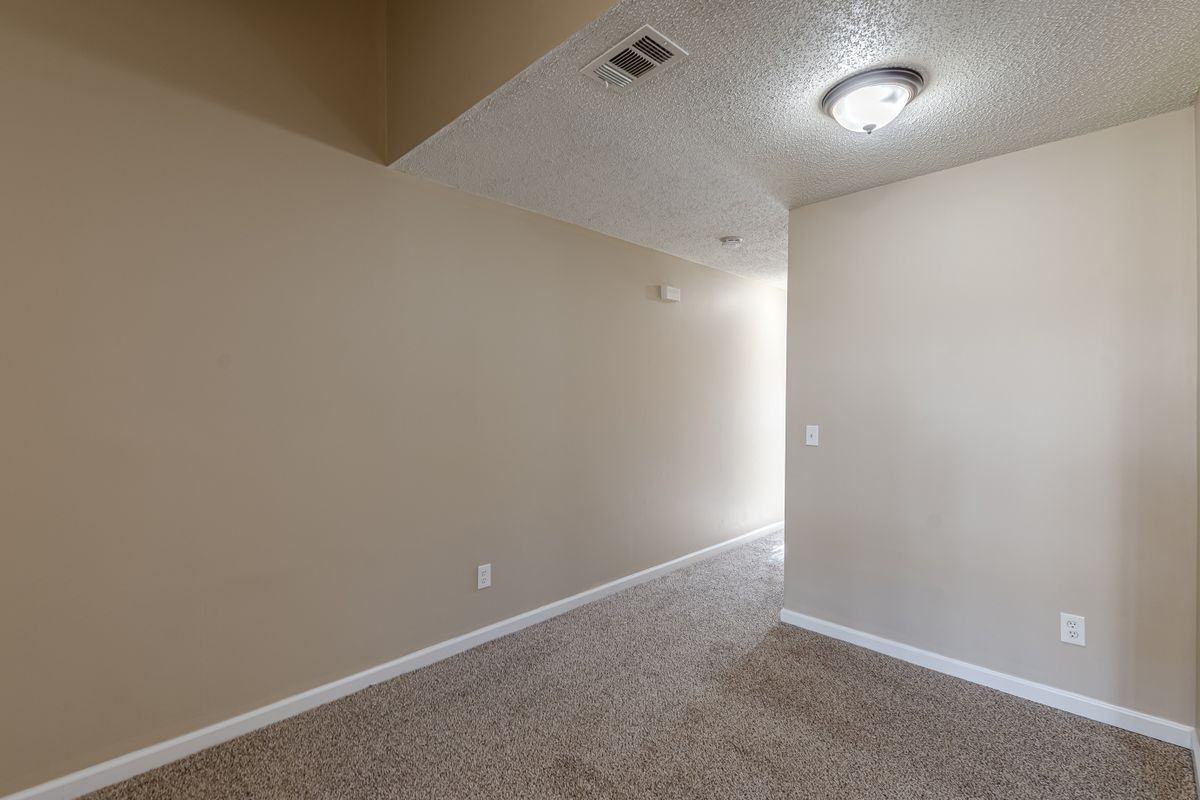9018 Stoneleigh Trce - Photo 4 of 25