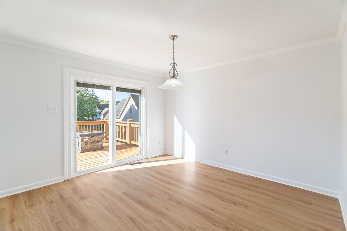 10149 Highgate Cir - Photo 5 of 25