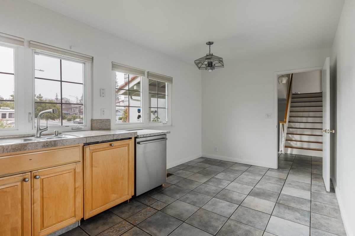 1057 Iris Ave - Photo 2 of 24