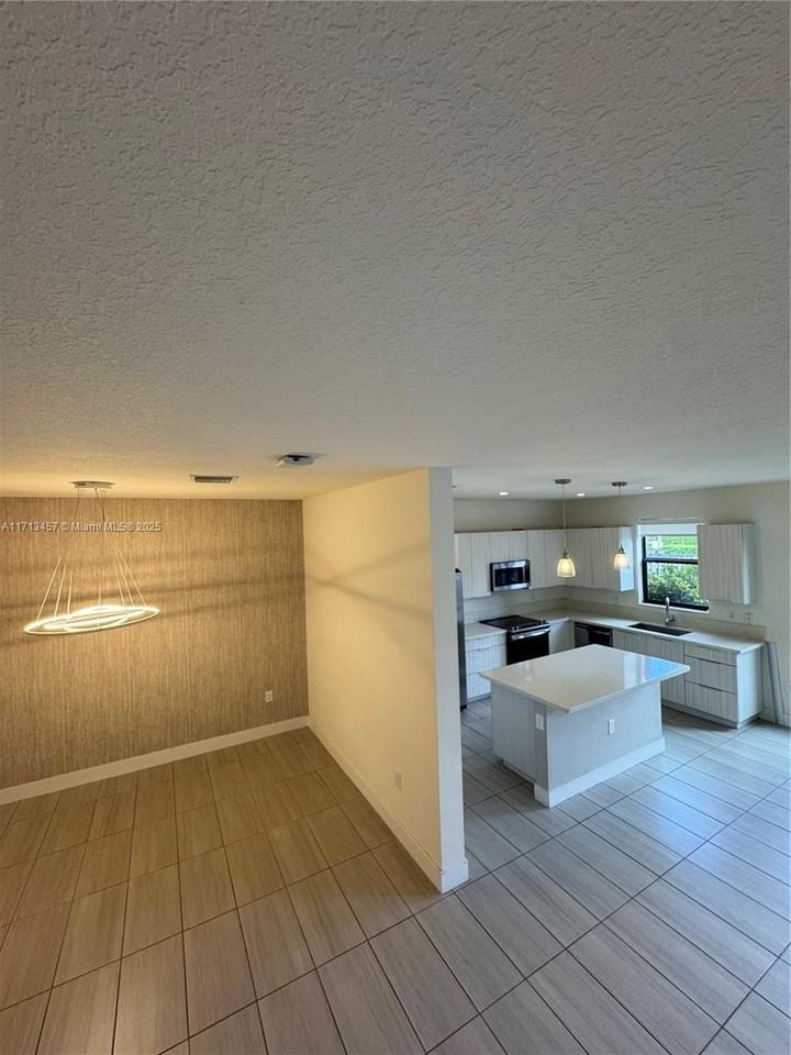 10441 Nw 79th Ter - Photo 2 of 48