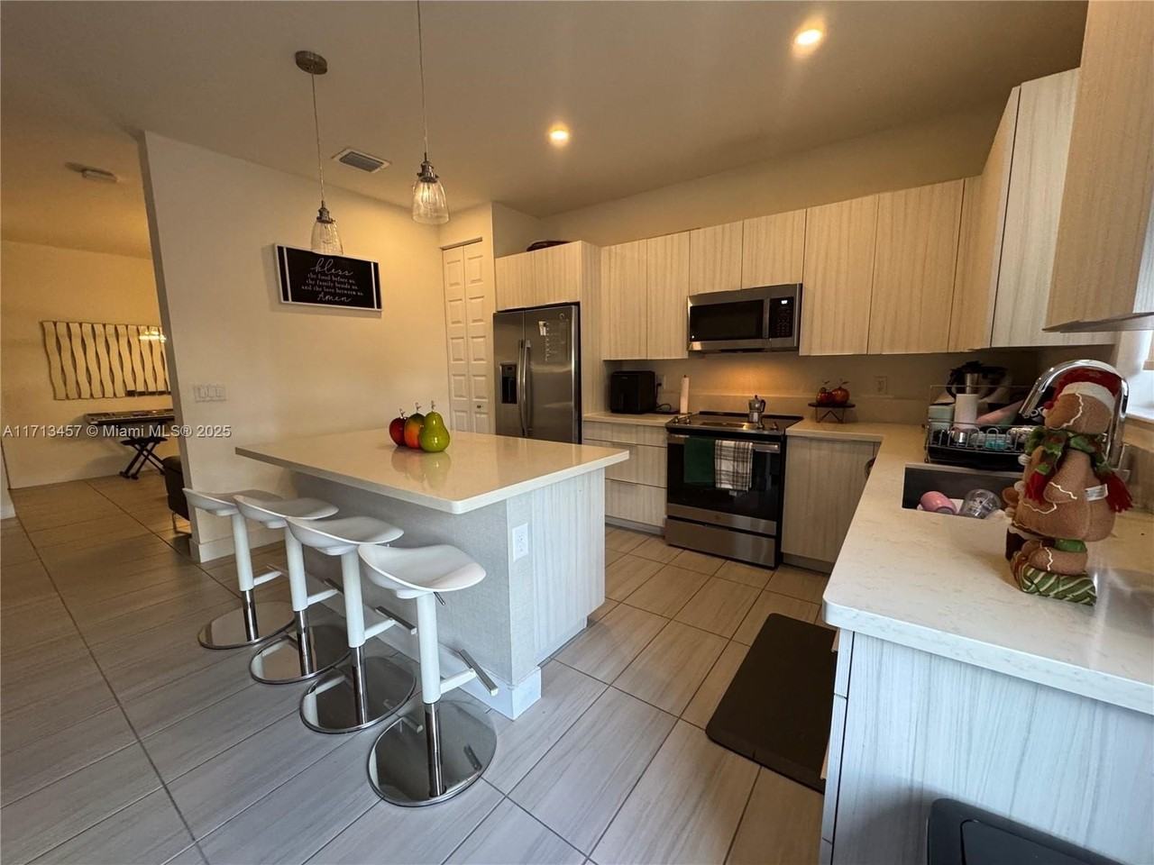 10441 Nw 79th Ter - Photo 6 of 48