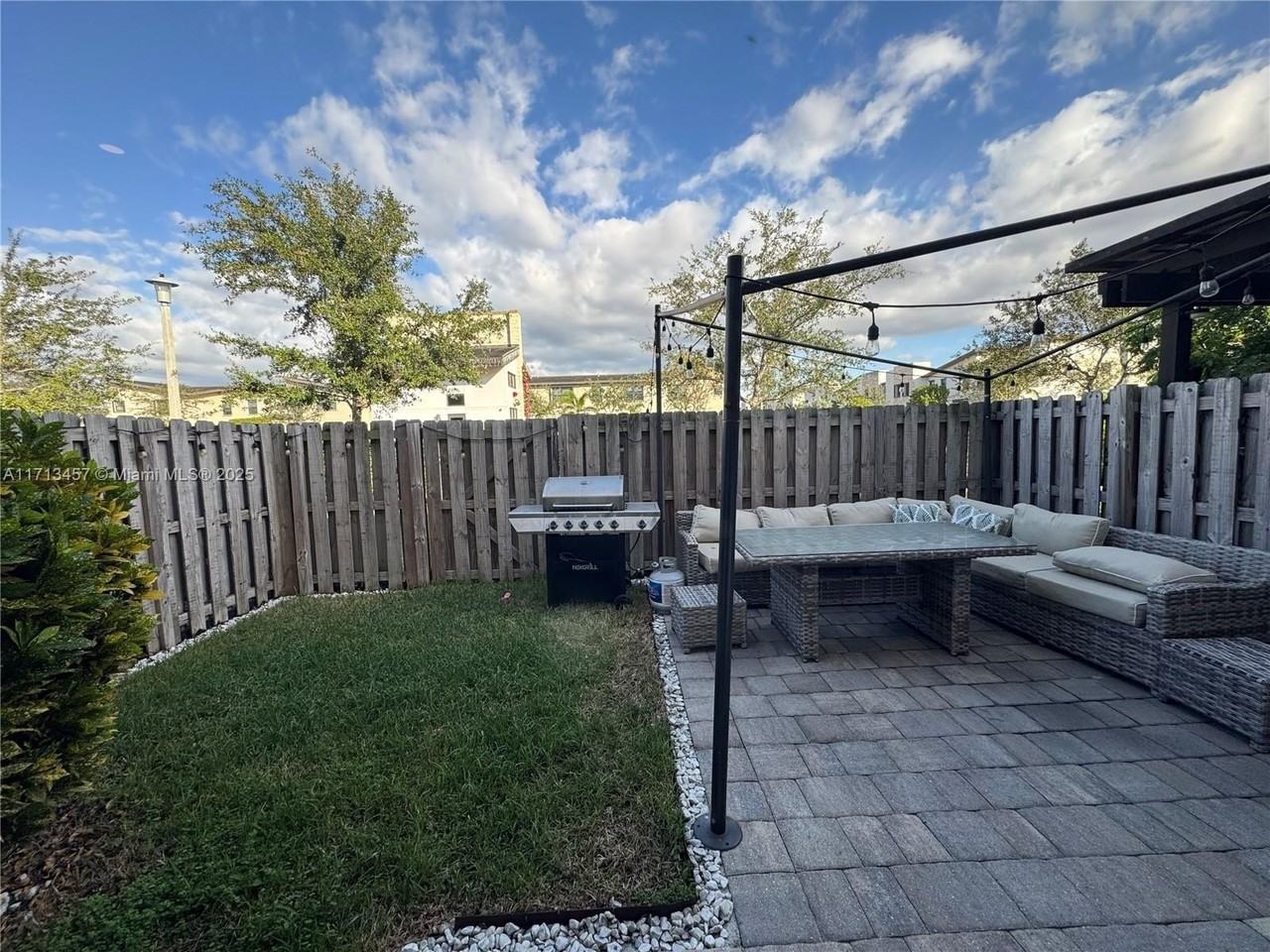 10441 Nw 79th Ter - Photo 7 of 48