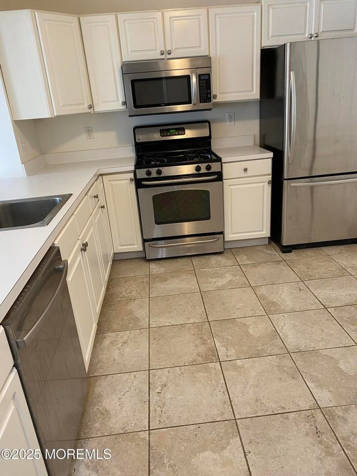 92 Madison Ct - Photo 2 of 12