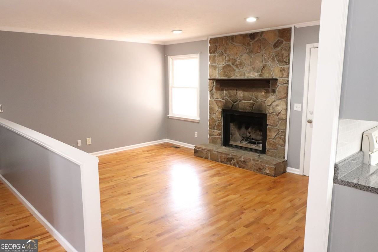 150 Bunny Ln - Photo 4 of 15