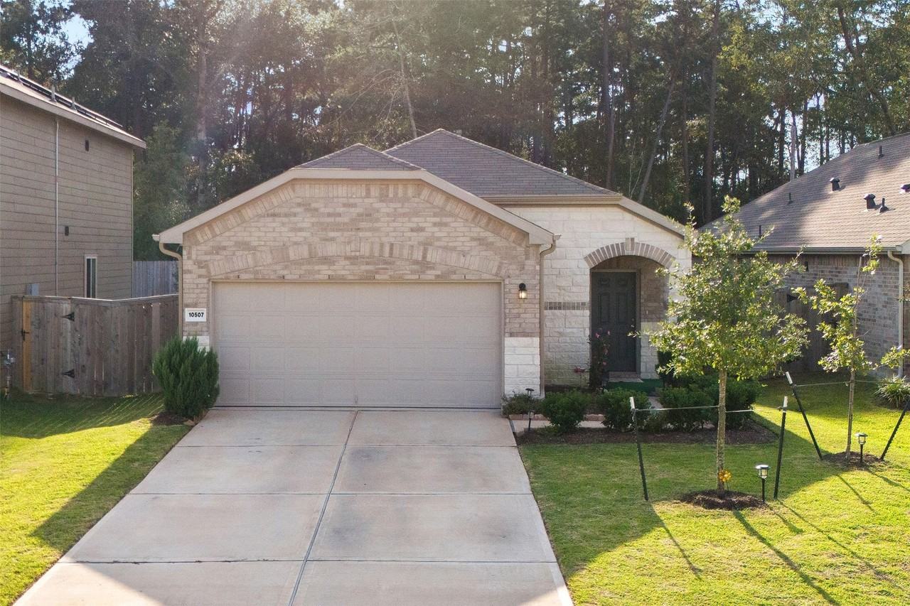 10507 Pineland Dr - Photo 3 of 27