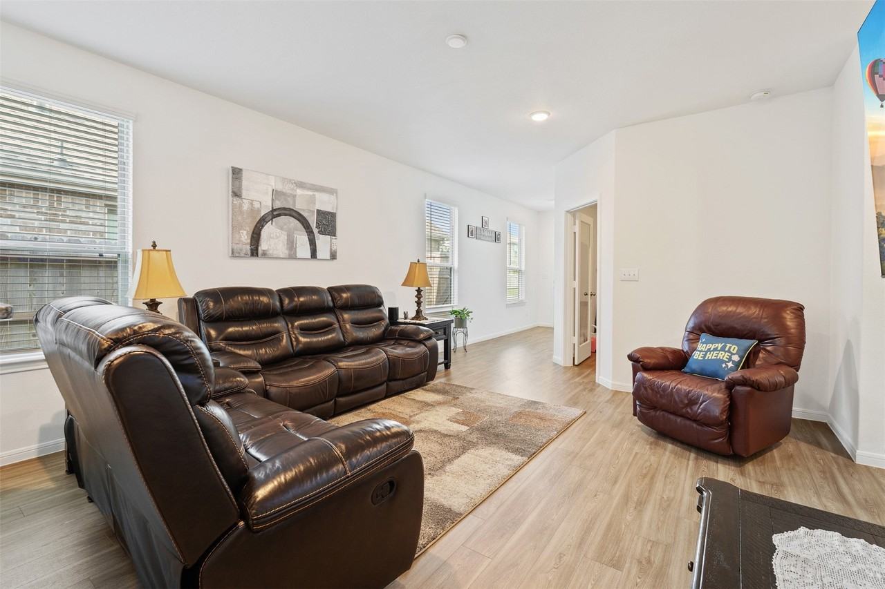 10507 Pineland Dr - Photo 6 of 27