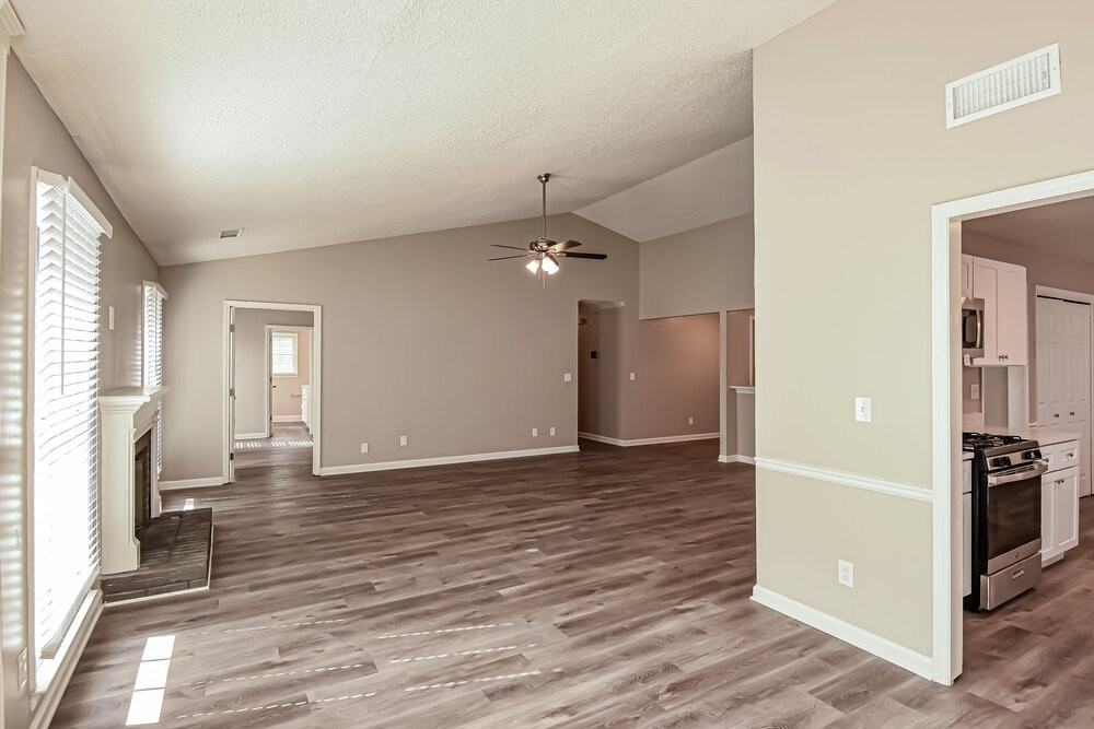 2437 Country Lake Ln - Photo 6 of 16