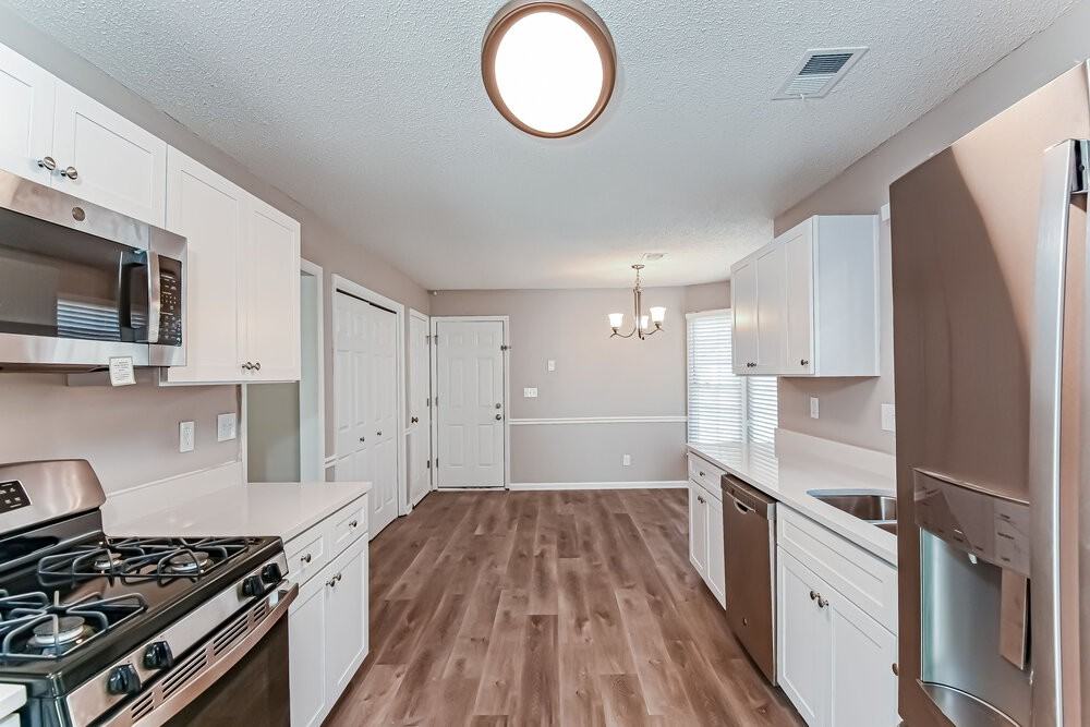 2437 Country Lake Ln - Photo 7 of 16