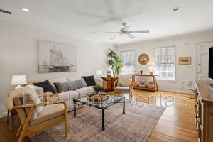 featured image of 164 Queen St