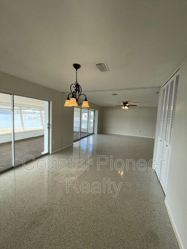 3900 14th Ln Ne - Photo 6 of 28