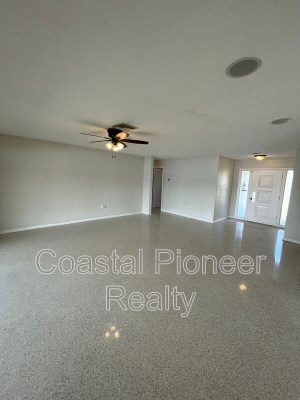 3900 14th Ln Ne - Photo 7 of 28