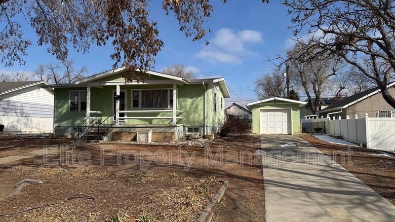2710 Cascade Ave - Photo 2 of 23