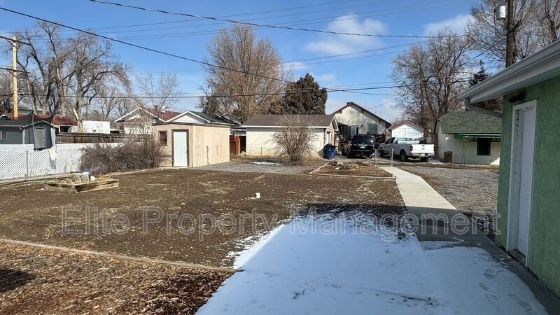2710 Cascade Ave - Photo 3 of 23