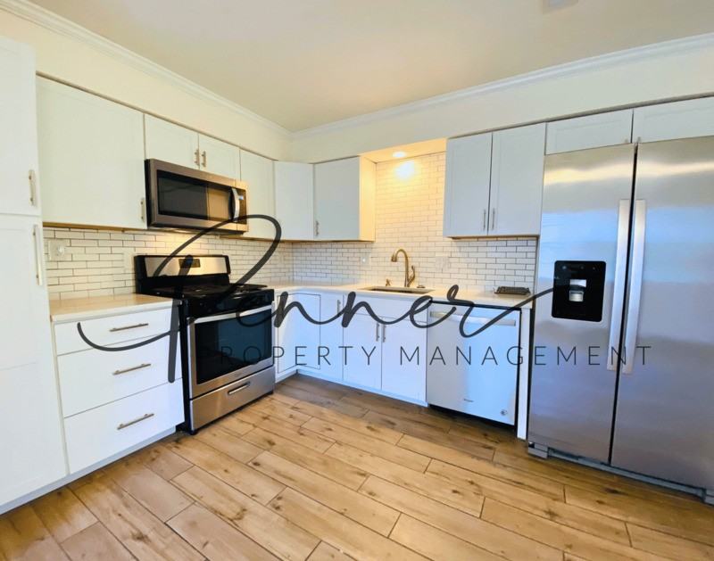 449 Ne Churchill St - Photo 3 of 14