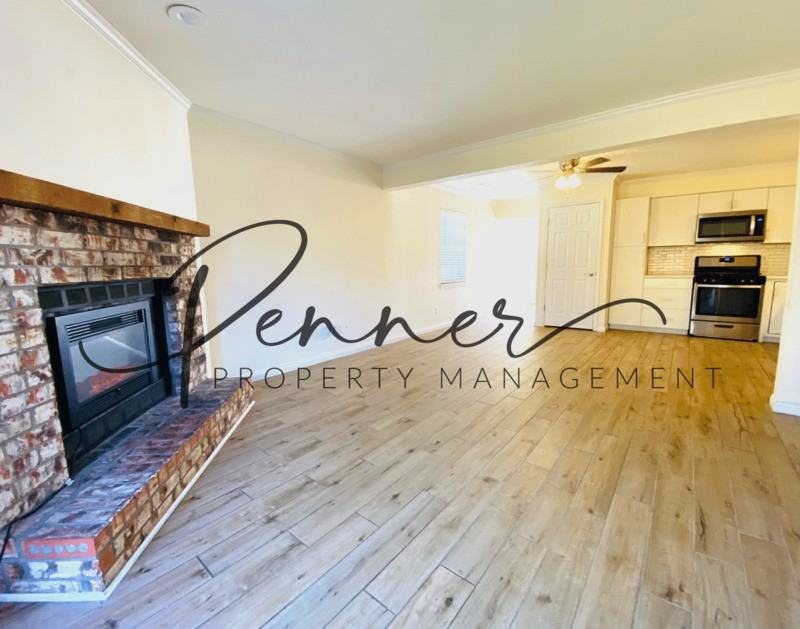 449 Ne Churchill St - Photo 4 of 14