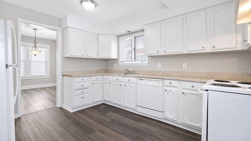 438 Riverview Ave - Photo 2 of 11