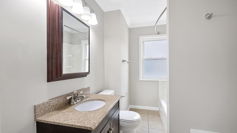 438 Riverview Ave - Photo 3 of 11