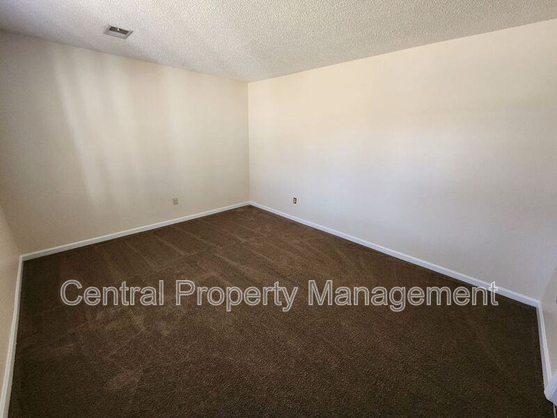 4 Oak Glen Dr - Photo 7 of 33