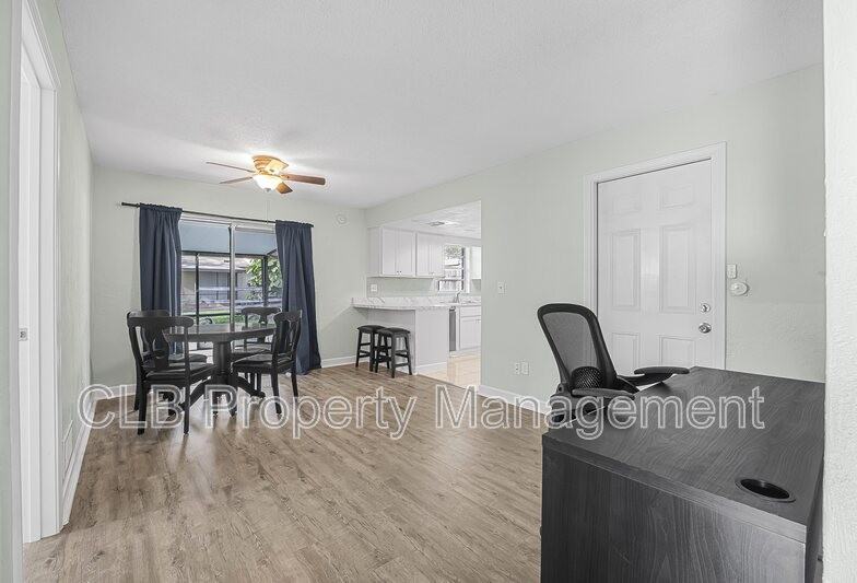 910 New Castle Ct - Photo 7 of 13