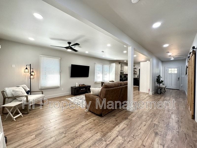 116 Forest St - Photo 3 of 32