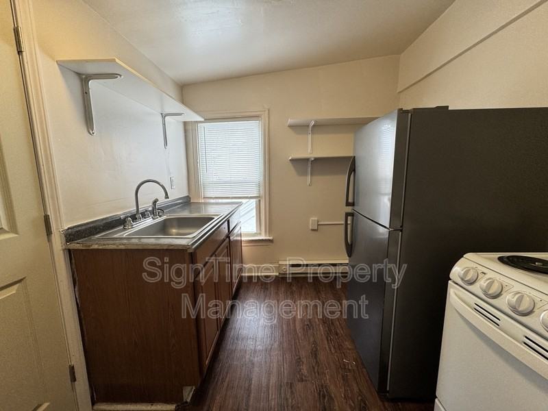 139 Summit Ave - Photo 2 of 10