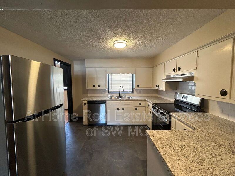 2755 E Bennett St - Photo 6 of 14