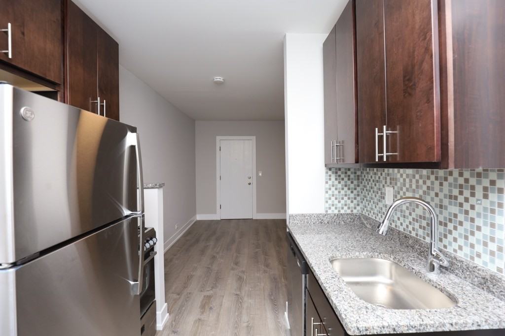 817A W Cornelia Ave #307 - Photo 7 of 18