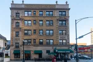 featured image of 1164 N Dearborn St #406