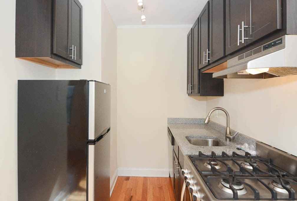 4737 N Hermitage Ave #208 - Photo 2 of 18