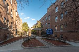 featured image of 6205 West Barry Avenue #3N